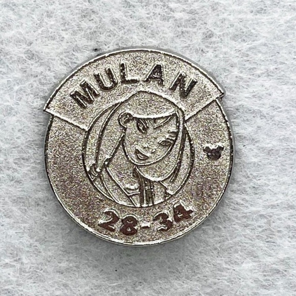 🔮 5/$25 Disney Magic Kingdom Heroes Parking Signs Mulan Chaser Pin